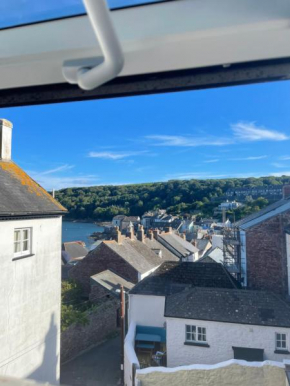 Seapink, Kingsand; luxury Cornish cottage with seaviews, bbq & paddleboards